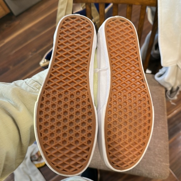 VANS Womens shoes size 9z excellent t used condition. No box - Picture 3 of 7